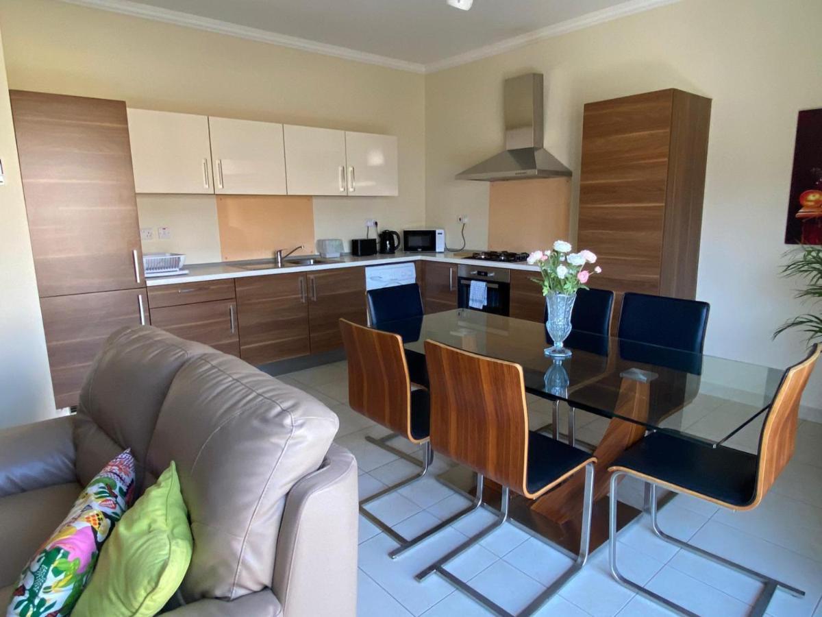 Newly Refurbished Mellieha Central Apartment Bagian luar foto
