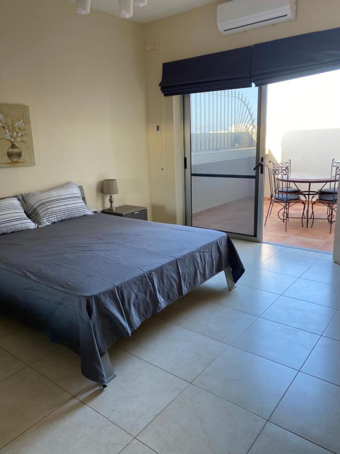 Newly Refurbished Mellieha Central Apartment Bagian luar foto